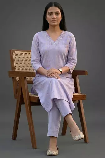 classic women printed regular kurta with trousers