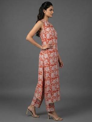 lightweight women floral printed regular kurta with trousers 3