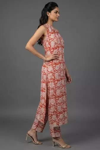 lightweight women floral printed regular kurta with trousers