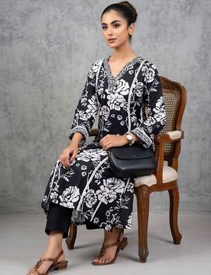 workwear women floral printed regular cotton kurta with trousers 5