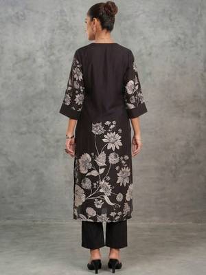 classic women floral printed regular chanderi silk kurta with trousers 5