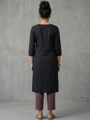 contemporary women regular thread work kurta with trousers 5