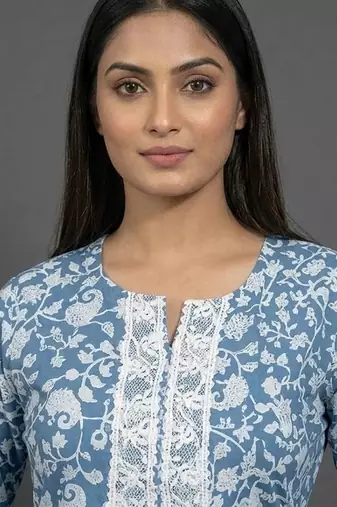 classic women floral printed regular kurta with trousers & with dupatta