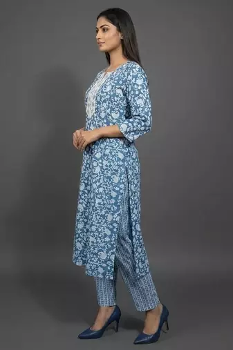 classic women floral printed regular kurta with trousers & with dupatta