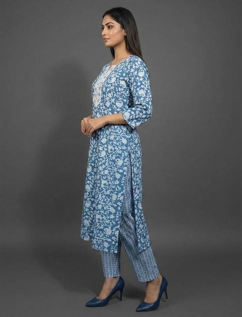 classic women floral printed regular kurta with trousers & with dupatta