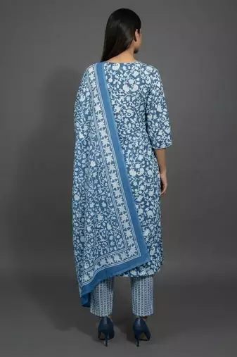 classic women floral printed regular kurta with trousers & with dupatta