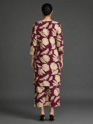 everyday women floral printed regular cotton kurta with trousers 4