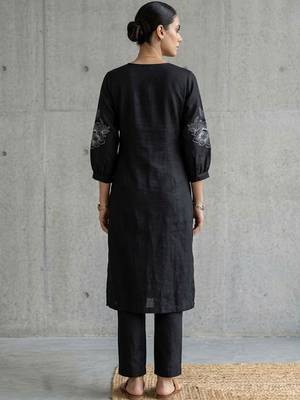 contemporary women embroidered regular thread work kurta with trousers 5