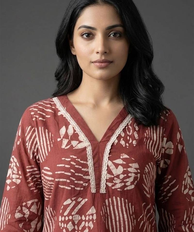 classic women printed regular kurta with trousers