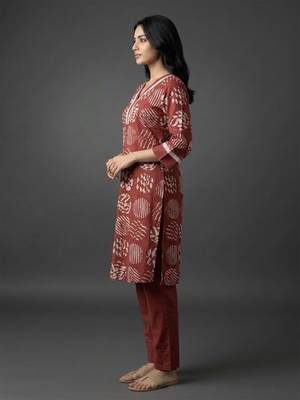 classic women printed regular kurta with trousers 3