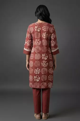 classic women printed regular kurta with trousers