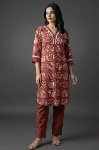 classic women printed regular kurta with trousers