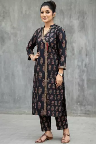 lightweight women paisley printed regular cotton kurta with trousers