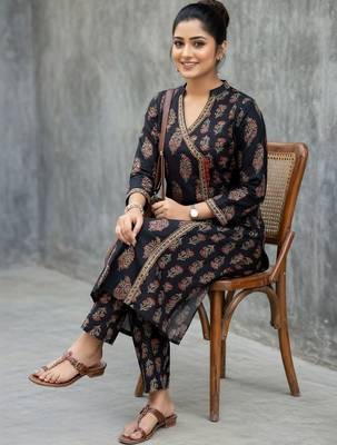 lightweight women paisley printed regular cotton kurta with trousers 3