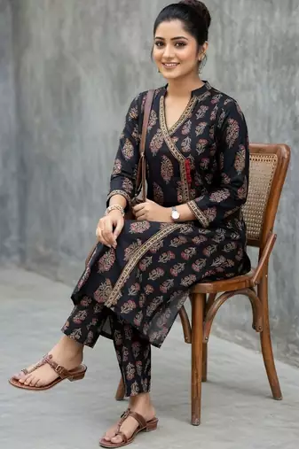 lightweight women paisley printed regular cotton kurta with trousers