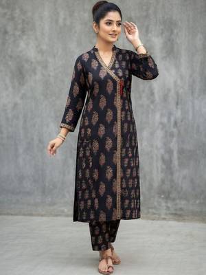 lightweight women paisley printed regular cotton kurta with trousers 4