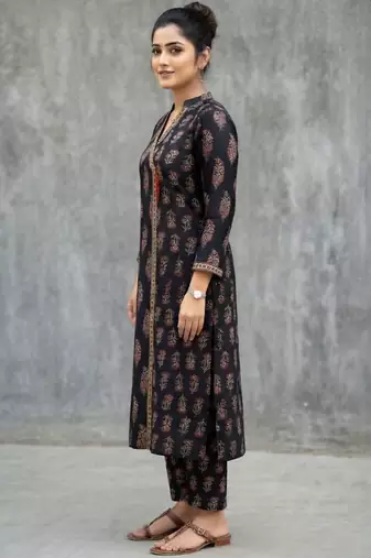 lightweight women paisley printed regular cotton kurta with trousers