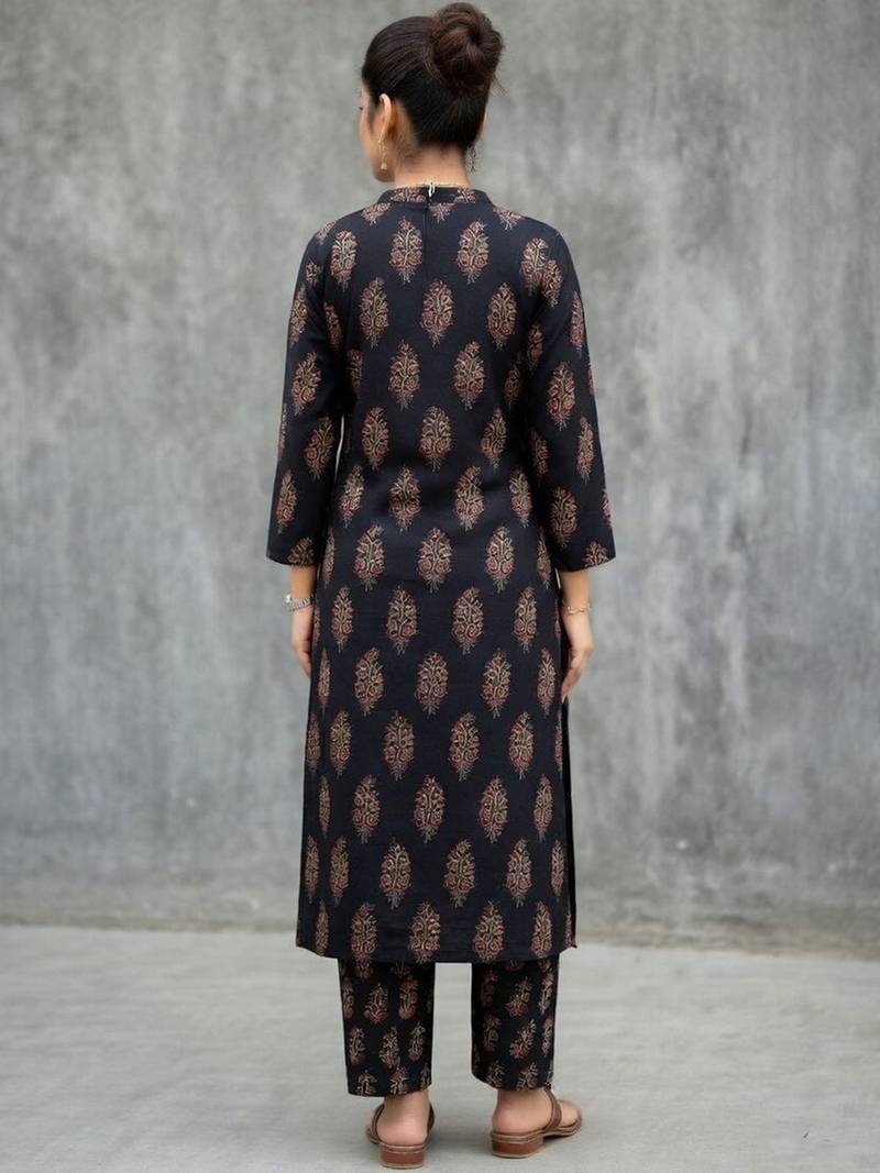 lightweight women paisley printed regular cotton kurta with trousers