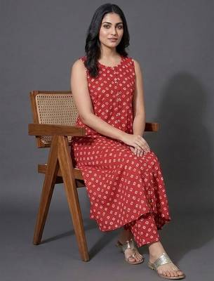 classic women bandhani printed regular kurta with palazzos 6