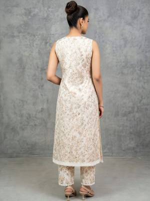 lightweight women floral printed regular kurta with trousers 2