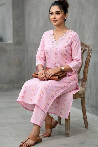 contemporary women printed regular kurta with trousers
