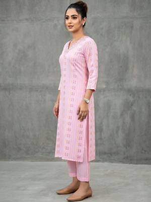 contemporary women printed regular kurta with trousers 5