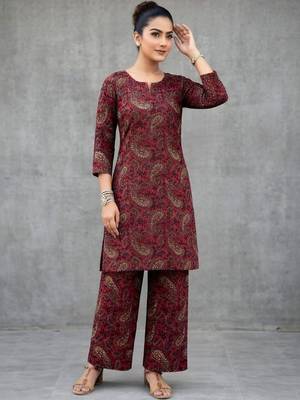 structured women paisley regular kurta with palazzos 7