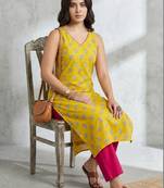 classic women floral printed regular kurta with palazzos