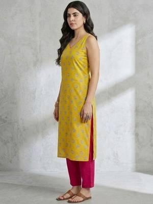 classic women floral printed regular kurta with palazzos 3