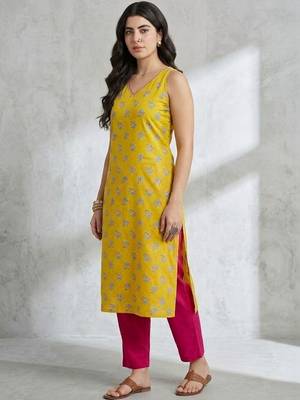 classic women floral printed regular kurta with palazzos 6