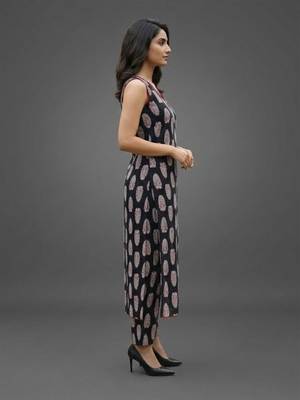 lightweight women printed regular cotton kurta with trousers & with dupatta 3