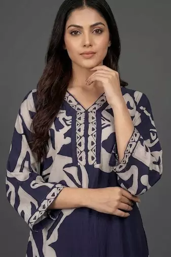 everyday women floral printed regular chanderi silk kurta with trousers
