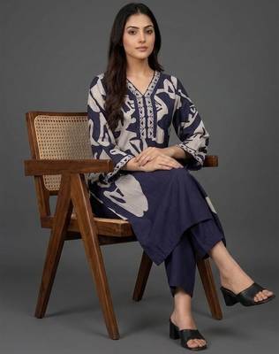 everyday women floral printed regular chanderi silk kurta with trousers 6