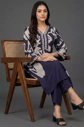everyday women floral printed regular chanderi silk kurta with trousers