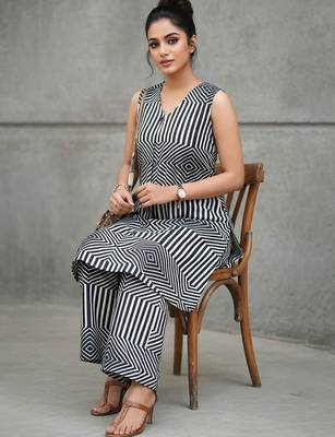 workwear women geometric printed regular kurta with trousers 1