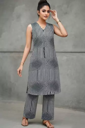workwear women geometric printed regular kurta with trousers