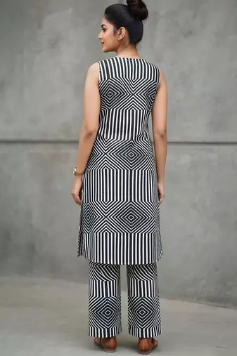 workwear women geometric printed regular kurta with trousers