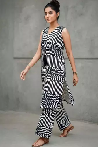workwear women geometric printed regular kurta with trousers