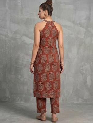 classic women ethnic motifs printed regular kurta with trousers 5