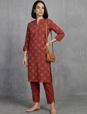 contemporary women floral printed regular kurta with trousers 1