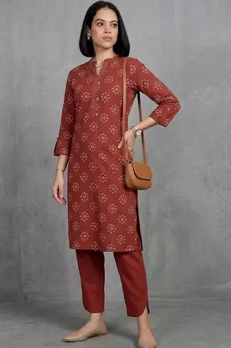 contemporary women floral printed regular kurta with trousers
