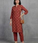 contemporary women floral printed regular kurta with trousers