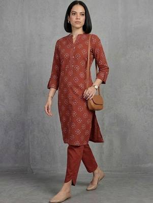 contemporary women floral printed regular kurta with trousers 2