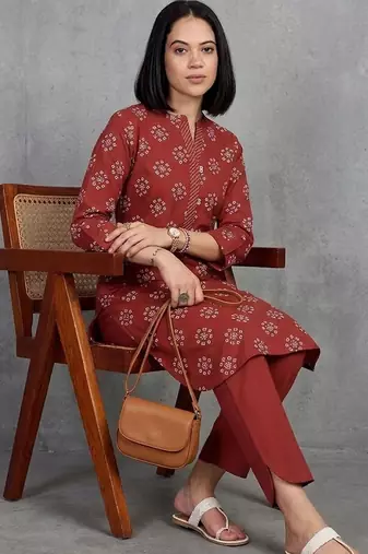 contemporary women floral printed regular kurta with trousers