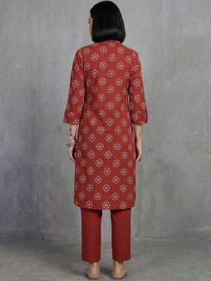contemporary women floral printed regular kurta with trousers 4