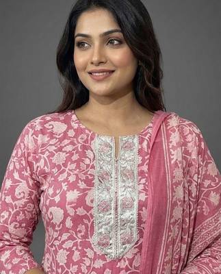 workwear women floral printed regular kurta with trousers & with dupatta 2