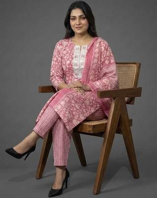 workwear women floral printed regular kurta with trousers & with dupatta 6