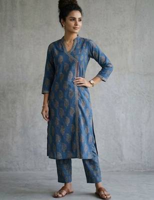 structured women paisley printed regular cotton kurta with trousers 1