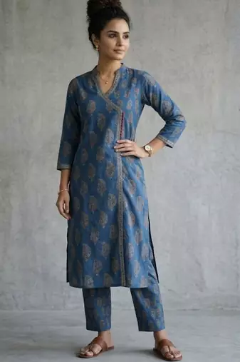 structured women paisley printed regular cotton kurta with trousers