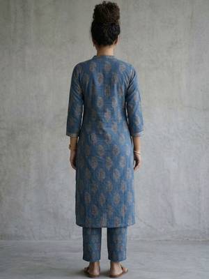 structured women paisley printed regular cotton kurta with trousers 3